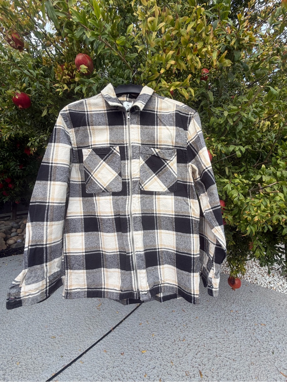 H&M Black & Cream Plaid Zip Shirt Jacket size M excellent condition